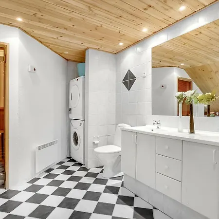 Holiday home Brombaervangen Ii